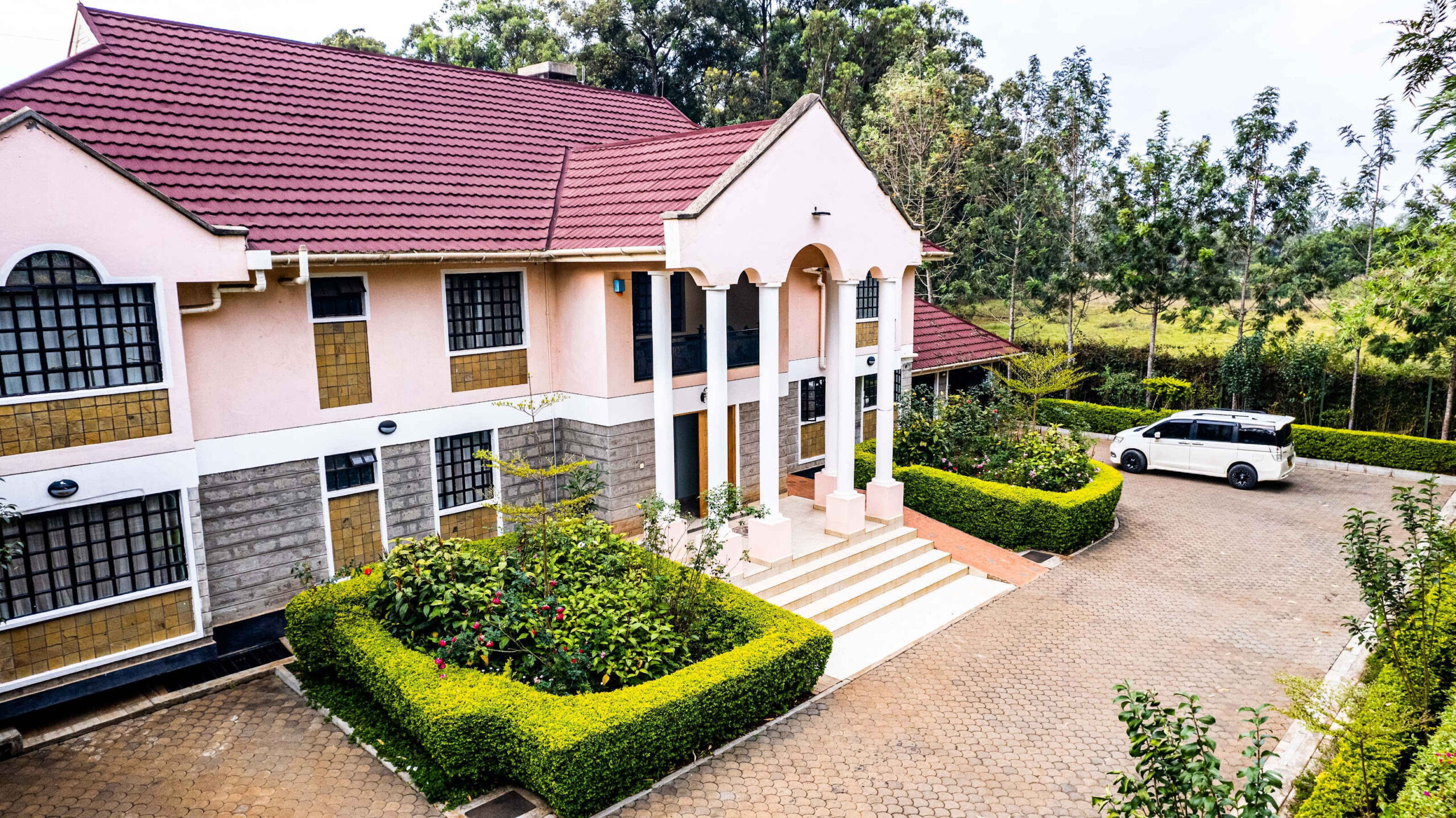 Teresita's garden with tables